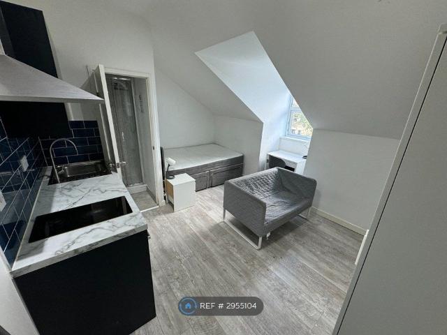 Studio for rent in Aldrington