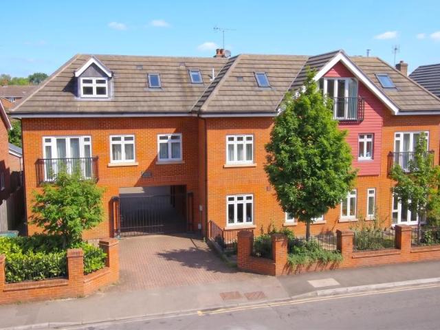 Apartment for rent in Horsell, Woking