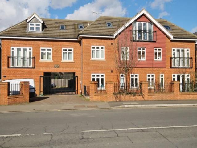 Apartment for rent in Horsell, Woking