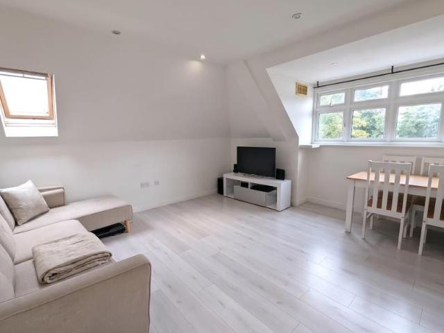 Apartment for rent in Horsell, Woking