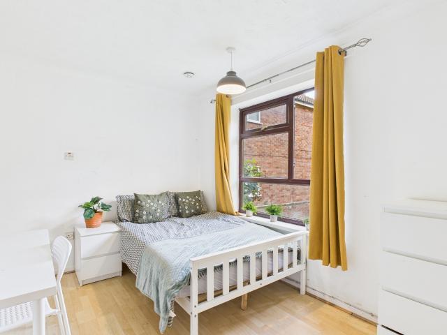 Apartment for rent in Lakenham, East Bank