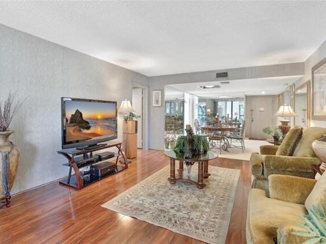 Condo for sale in Weston Condo for sale in Weston
