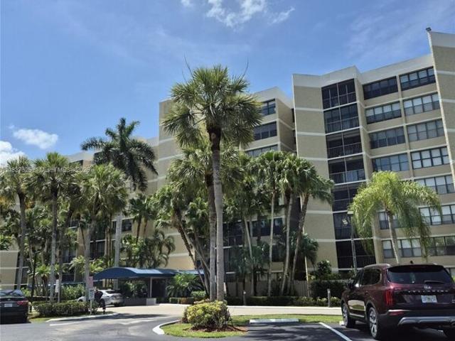 Condo for sale in Weston Condo for sale in Weston