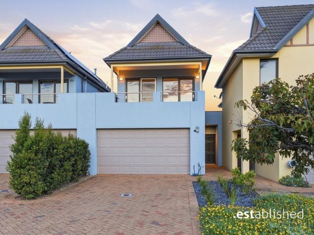 House for sale in Sanctuary Lakes, Melbourne