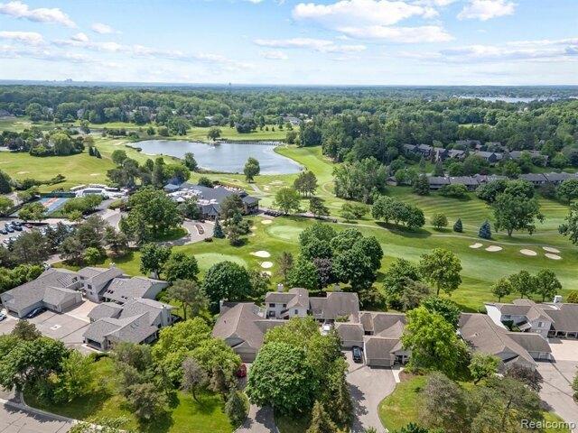 Condo for sale in Bloomfield Hills