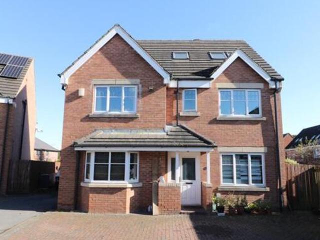 House for sale in Cleckheaton, West Yorkshire