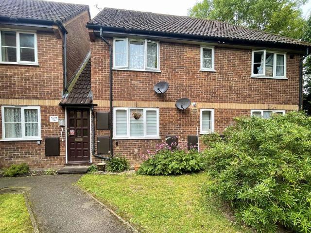 Apartment for rent in Peregrine Business Park, Loudwater