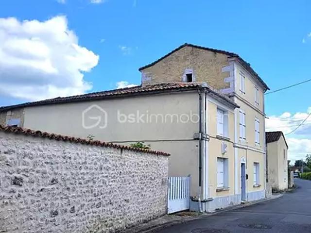 Maison vente à Zone Economique des Savis, Champniers