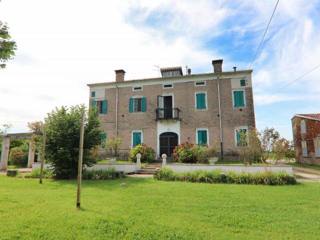 Locale Commerciale in vendita a Pianura Reggiana, Bondeno Di Gonzaga