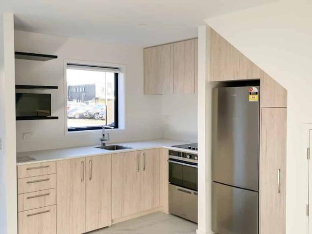 Townhouse for rent in Addington, Canterbury