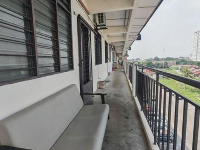 Flat for sale in Malaka
