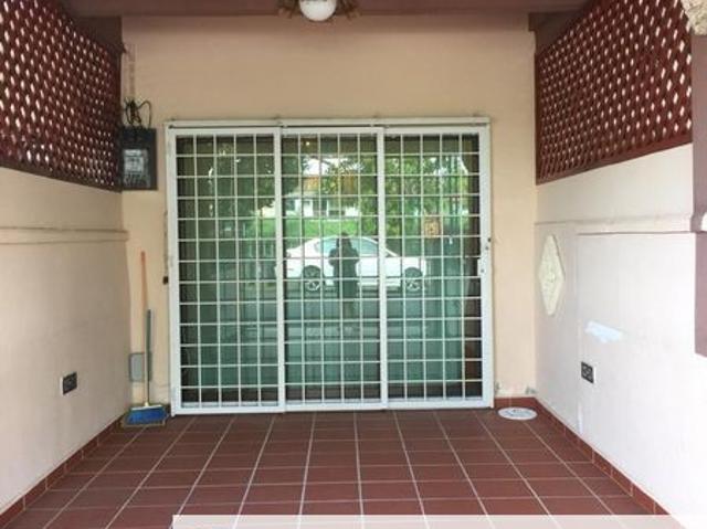 House for sale in Malaka