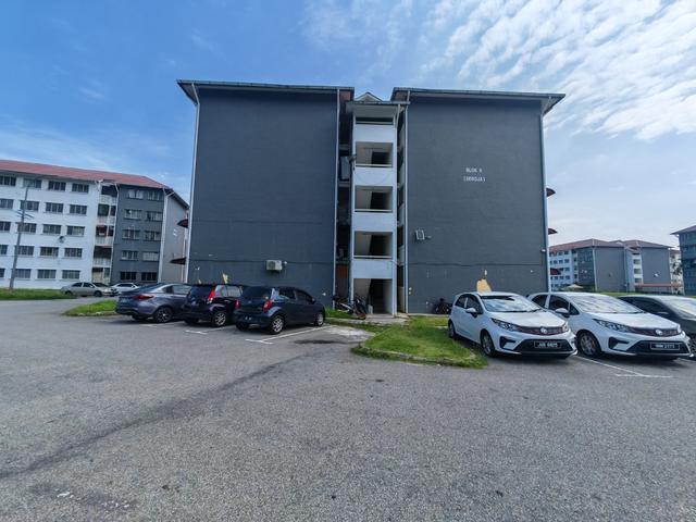 Apartment for sale in Malaka