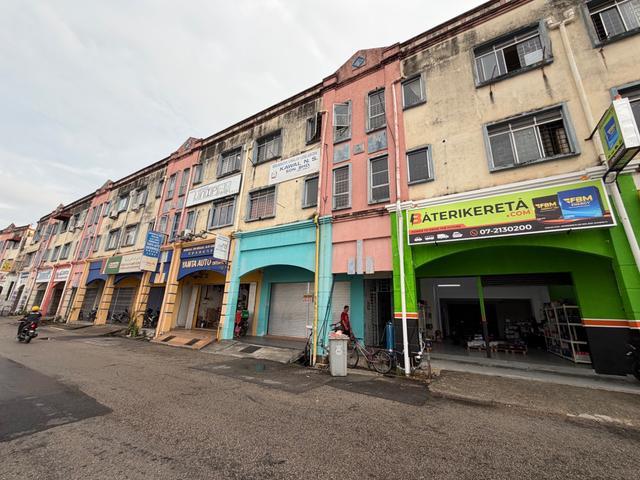 Flat for sale in Malaka