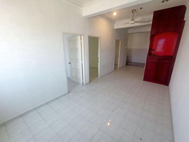 Flat for sale in Malaka