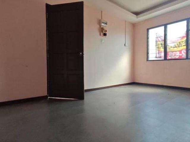Flat for sale in Malaka
