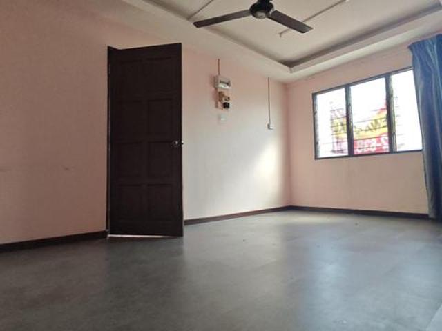 Flat for sale in Malaka
