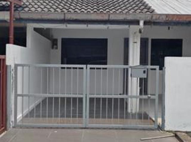 Terraced House for sale in Kuching, Bahagian Kuching