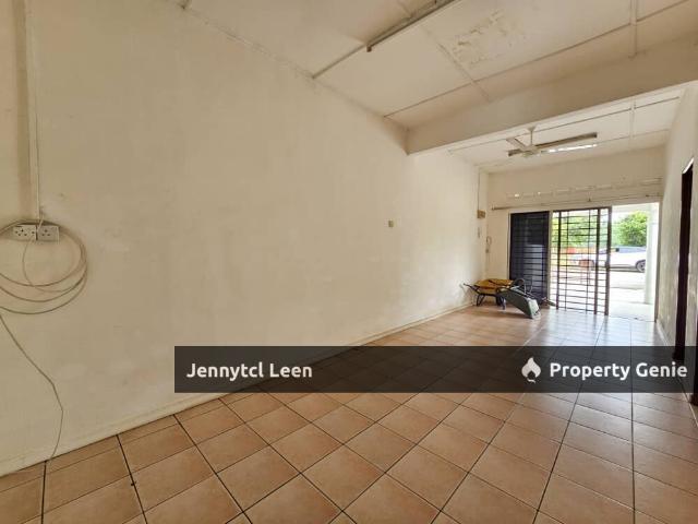 Terraced House for sale in Malaka