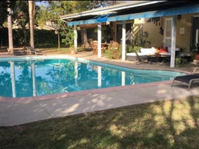 Room for rent in Van Nuys Neighborhood Council District, Canoga Park