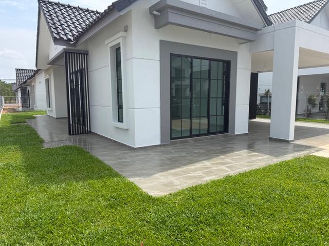Bungalow for sale in Malaka