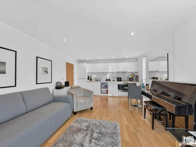 Apartment for rent in Manor House, Greater London