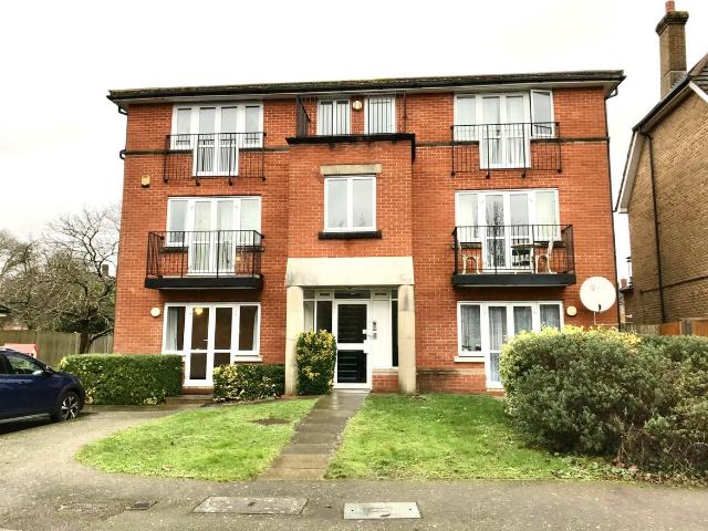 Apartment for rent in Little Stanmore, Greater London