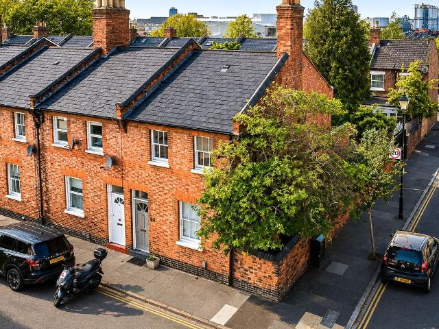 House for rent in London Borough of Ealing, Greater London