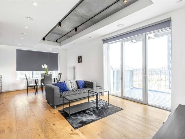 Apartment for rent in Poplar Grove, Greater London