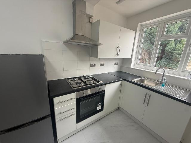 Apartment for rent in Seven Kings, Greater London