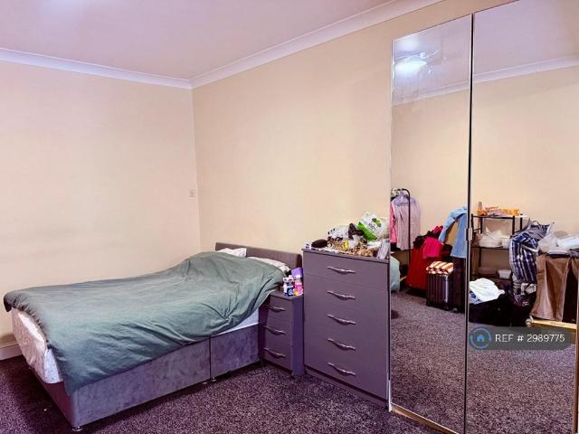 Apartment for rent in Seven Kings, Greater London