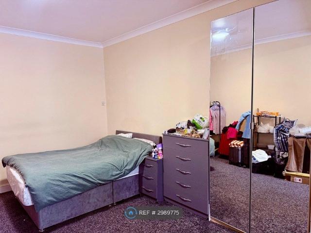 Studio for rent in Seven Kings, Greater London