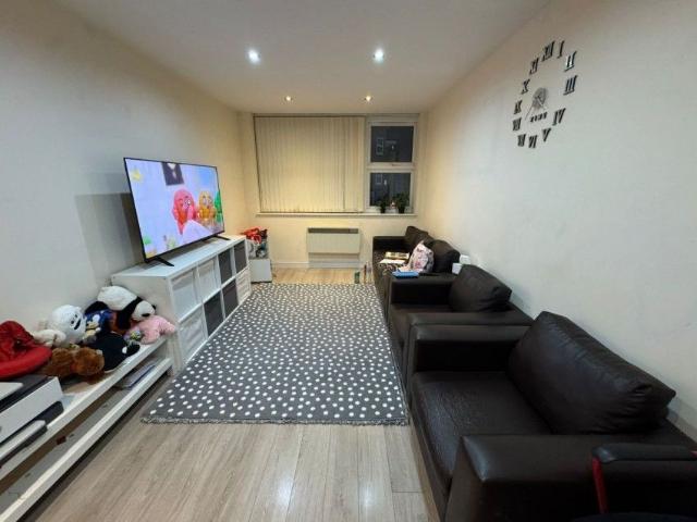 Apartment for rent in Seven Kings, Greater London