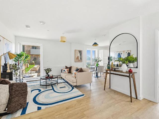 Apartment for rent in Seven Kings, Greater London