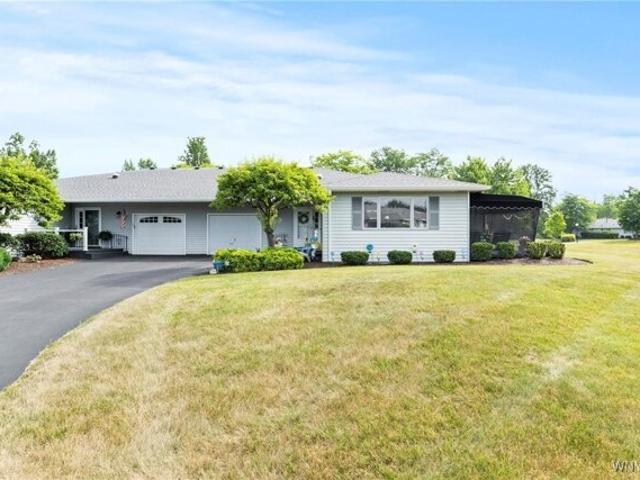 Condo for sale in Clarence