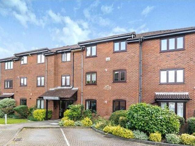 House for sale in Little Stanmore, Greater London