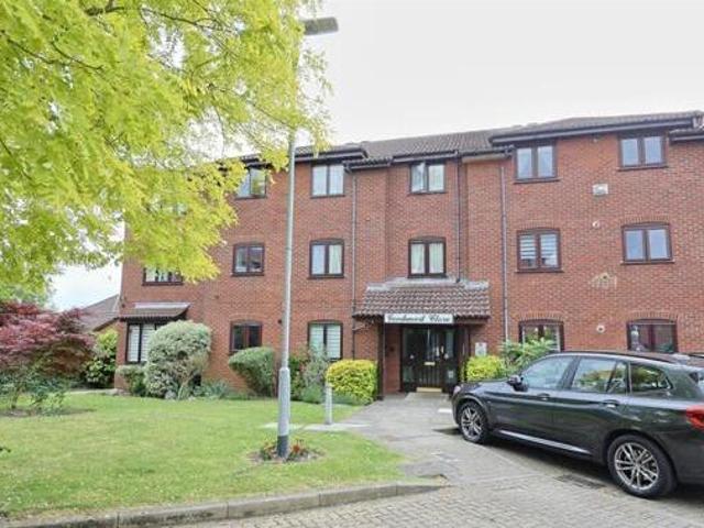 House for sale in Little Stanmore, Greater London