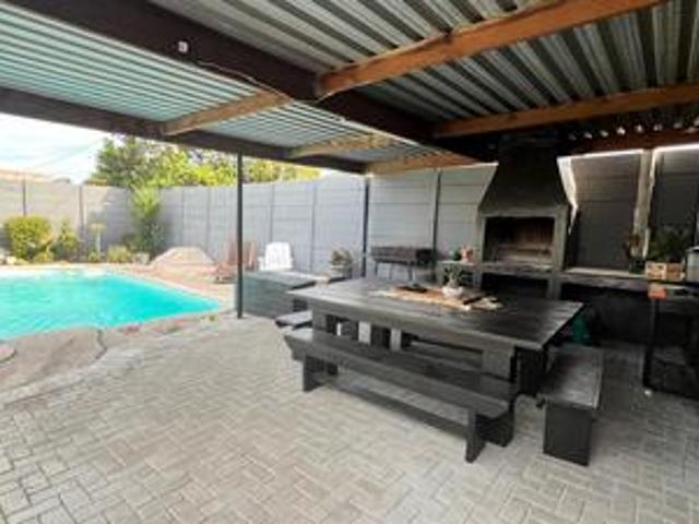 House for sale in Goodwood, Western Cape