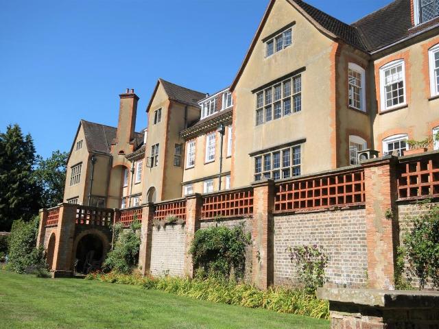 Apartment for rent in Tower Hill, Pachesham Park