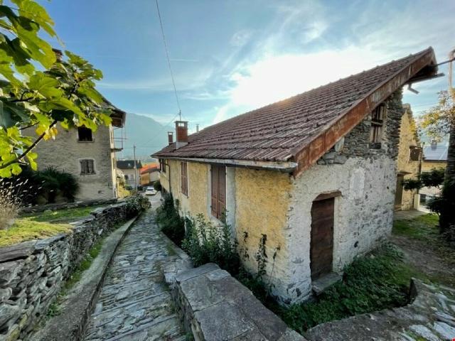 Einfamilienhaus kaufen in Gordola, Tessin