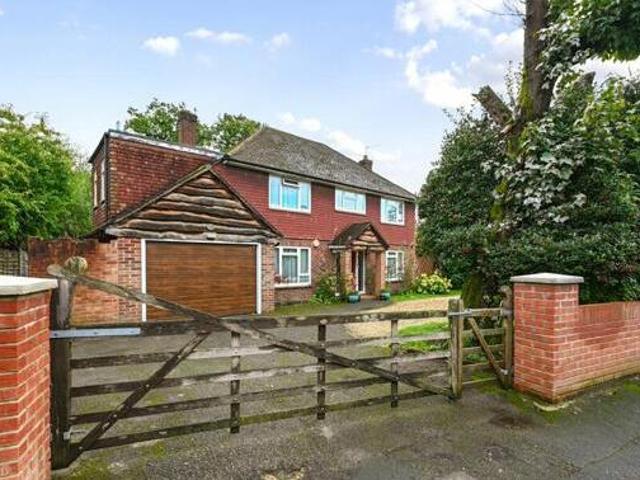 House for sale in Heol-las, Surrey