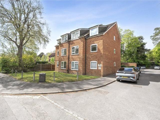 Apartment for rent in Heol-las, Surrey