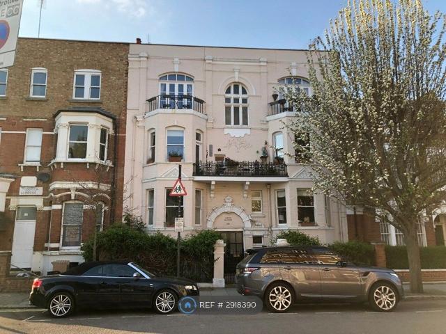 Apartment for rent in Brook Green, Greater London