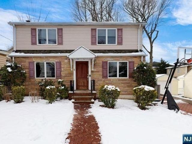 House for sale in Bergenfield, New Jersey