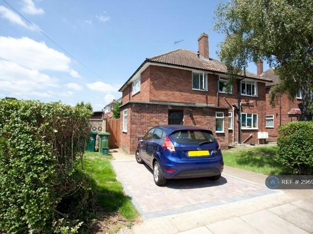 Apartment for rent in Lower Halliford, Surrey