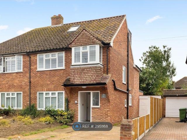 Studio for rent in Lower Halliford, Surrey