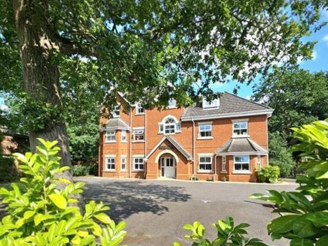 House for sale in Heol-las, Surrey