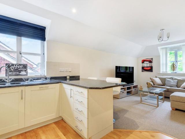 Apartment for rent in Heol-las, Surrey