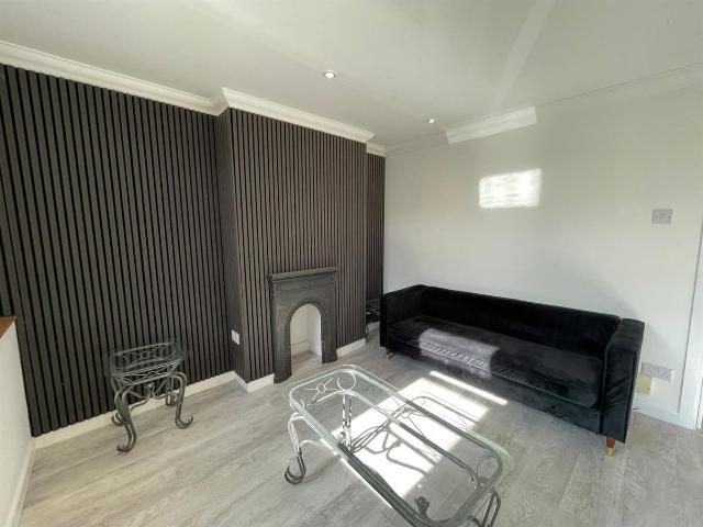 Apartment for rent in Plasnewydd, Falcon Lodge
