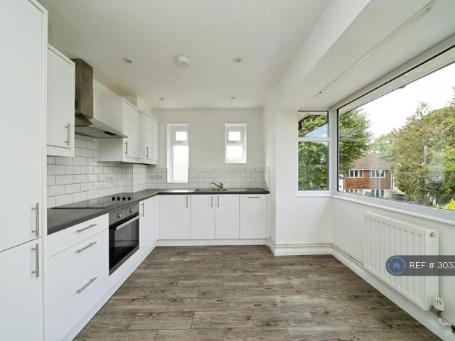 Apartment for rent in Claygate, Elmbridge